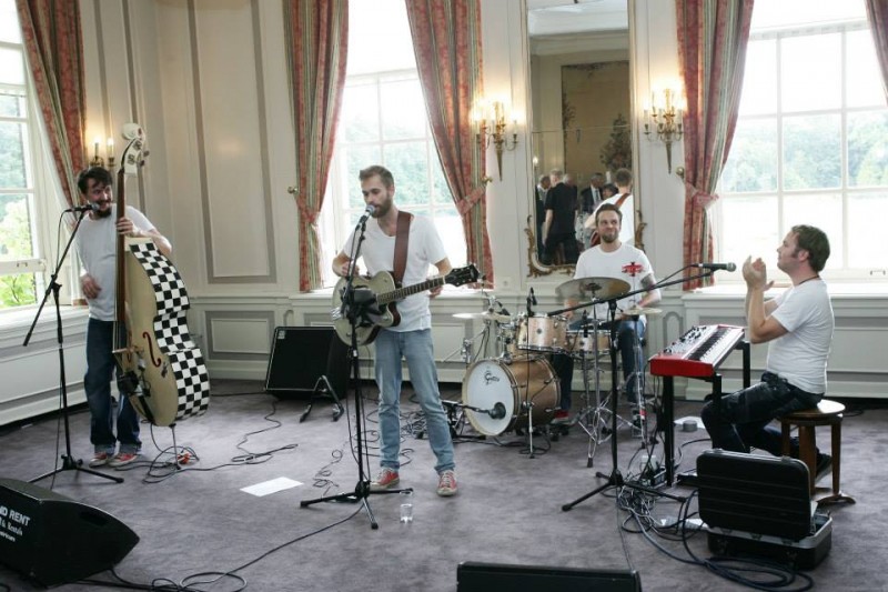 1497612_812176385472323_5366051353842264285_n